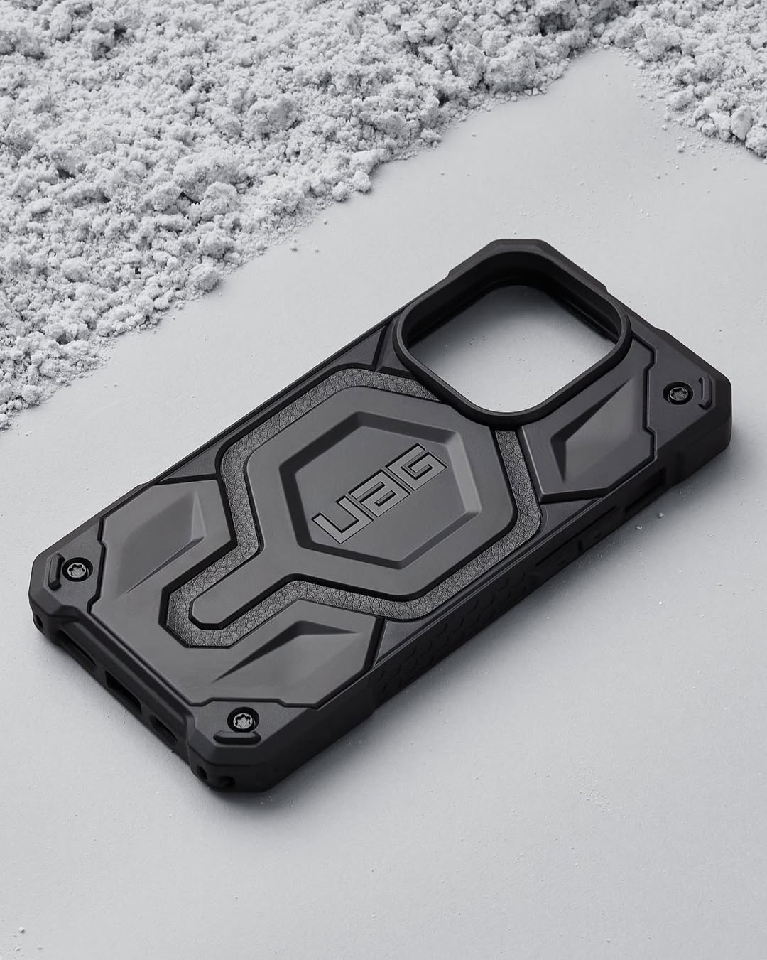 IPHONE 13 SERIES UAG IPHONE MONARCH PRO: MAGSAFE COMPATIBLE, RUGGED, SHOCKPROOF, PREMIUM PROTECTIVE COVER BLACK