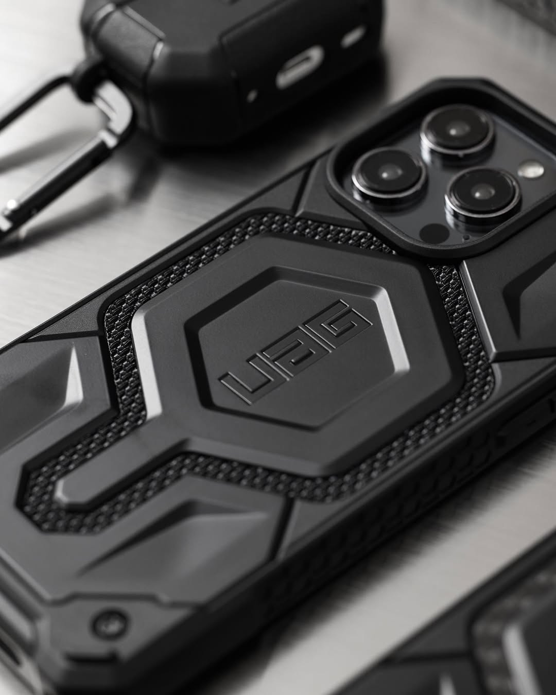 IPHONE 13 SERIES UAG IPHONE MONARCH PRO: MAGSAFE COMPATIBLE, RUGGED, SHOCKPROOF, PREMIUM PROTECTIVE COVER BLACK