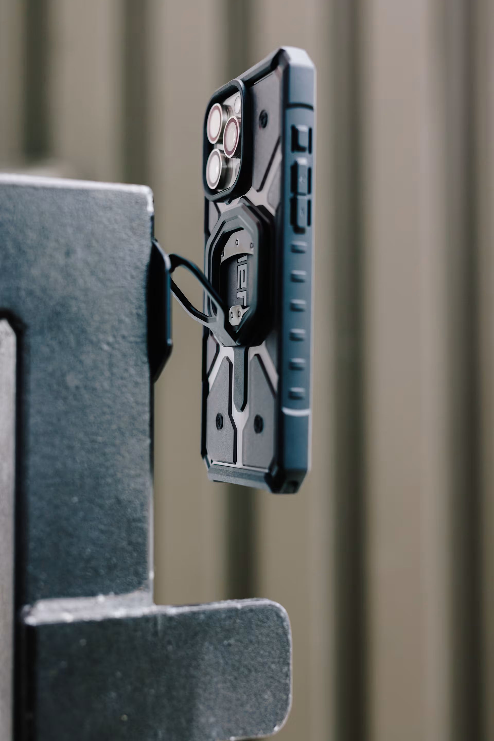 UAG Monarch Mag2 Dual Magnetic Ring Stand