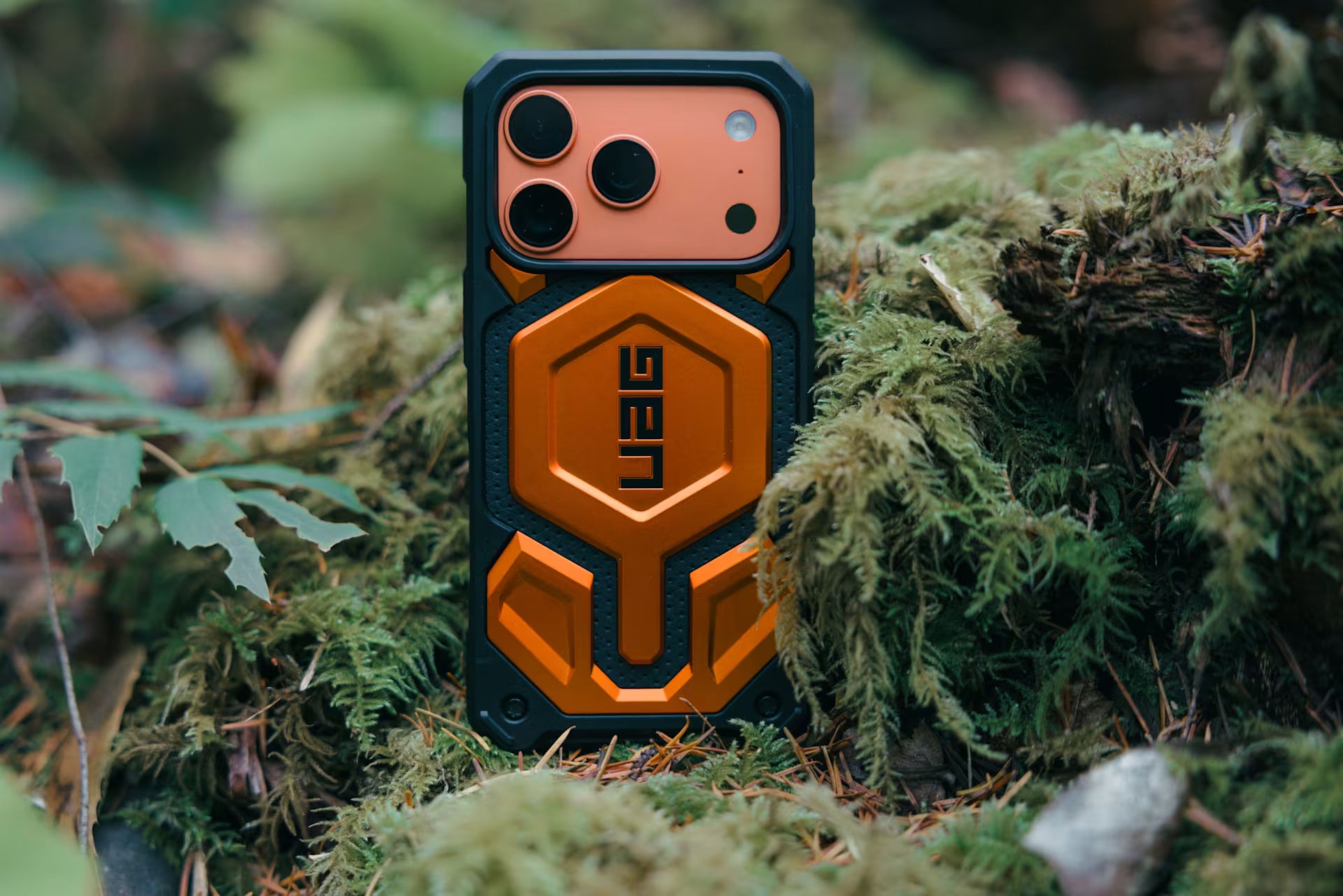 IPHONE 17 SERIES UAG IPHONE EXCLUSIVE MONARCH PRO: MAGSAFE COMPATIBLE, RUGGED, SHOCKPROOF, PREMIUM PROTECTIVE COVER ORANGE