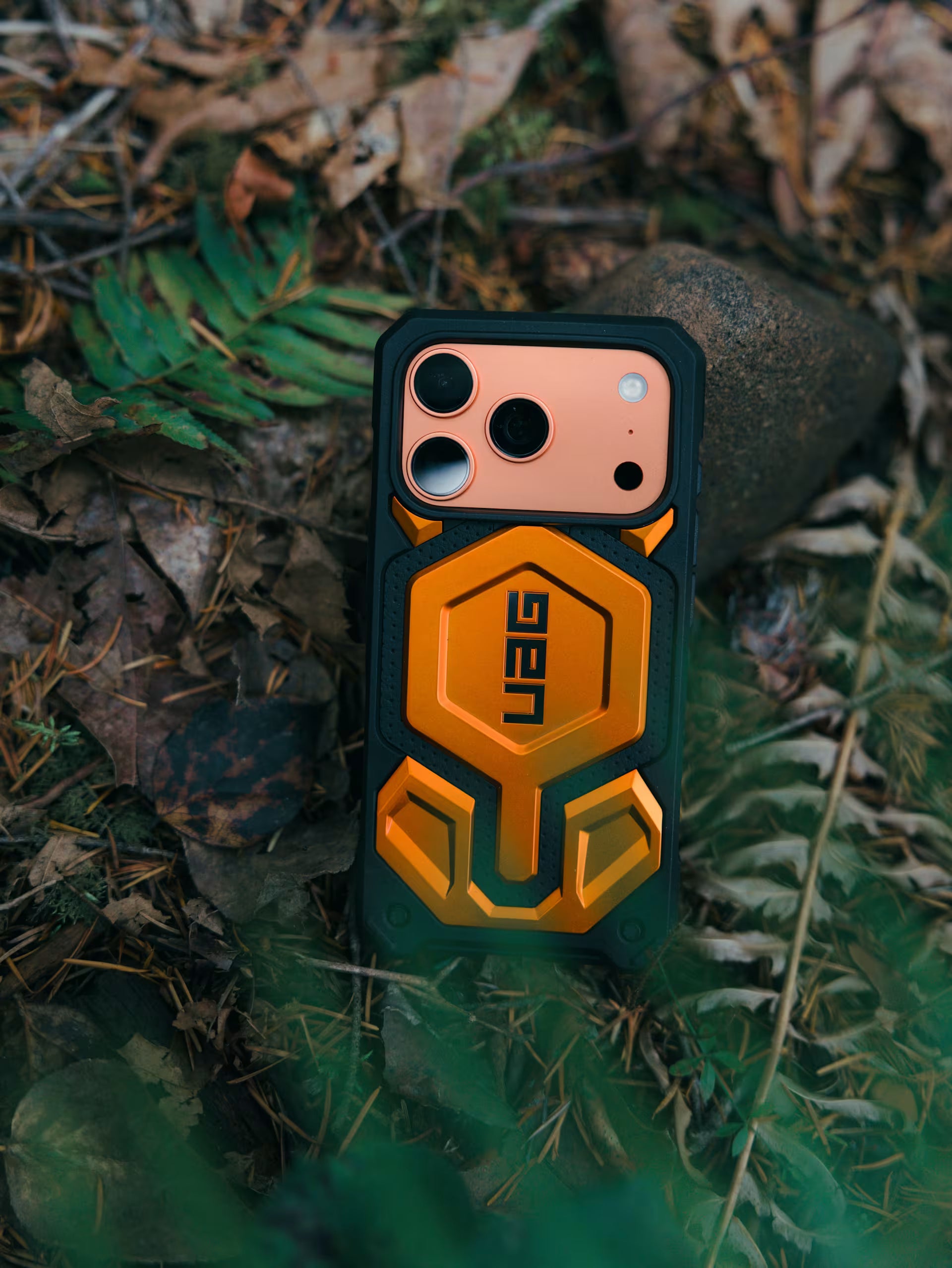 IPHONE 17 SERIES UAG IPHONE EXCLUSIVE MONARCH PRO: MAGSAFE COMPATIBLE, RUGGED, SHOCKPROOF, PREMIUM PROTECTIVE COVER ORANGE