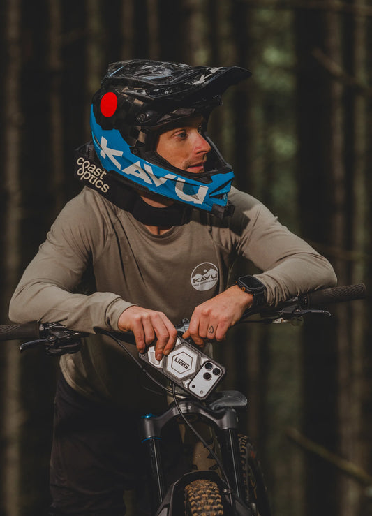 IPHONE 17 SERIES UAG IPHONE MONARCH PRO: MAGSAFE COMPATIBLE, RUGGED, SHOCKPROOF, PREMIUM PROTECTIVE COVER TITANIUM GREY