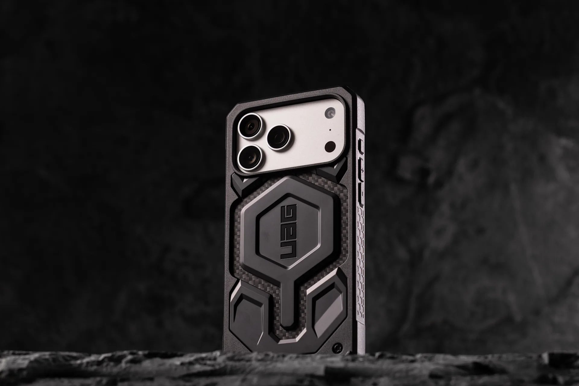 IPHONE 17 SERIES UAG IPHONE MONARCH PRO: MAGSAFE COMPATIBLE, RUGGED, SHOCKPROOF, PREMIUM PROTECTIVE COVER BLACK